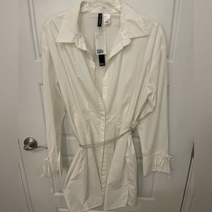 White collared H&M shirt dress with detachable silver chain